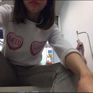 Graphic sweater. White Long sleeve, semi cropped